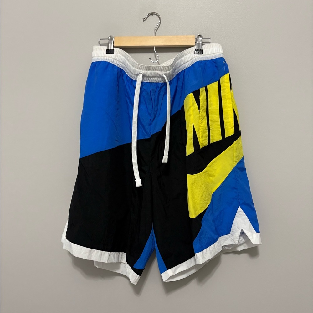 Nike 80’s Inspired Throwback Futura Casual Sports Basketball Shorts